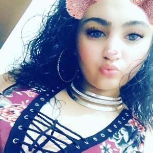 Meet your Posher, Lory